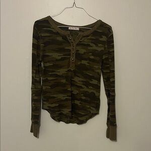 Like new We the Free thermal tee